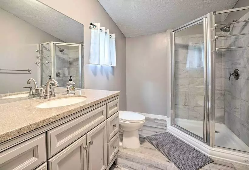 Breezy Coloma Getaway W/ Grill   1 Mi To Beaches!