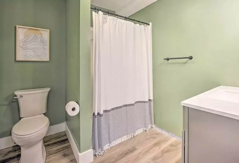 Breezy Coloma Getaway W/ Grill   1 Mi To Beaches!