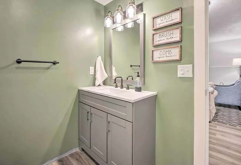 Breezy Coloma Getaway W/ Grill   1 Mi To Beaches!