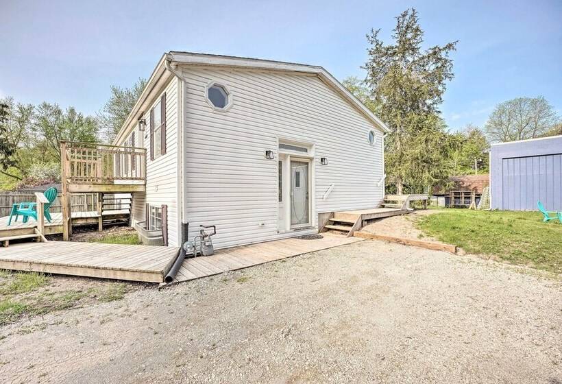 Breezy Coloma Getaway W/ Grill 1 Mi To Beaches!