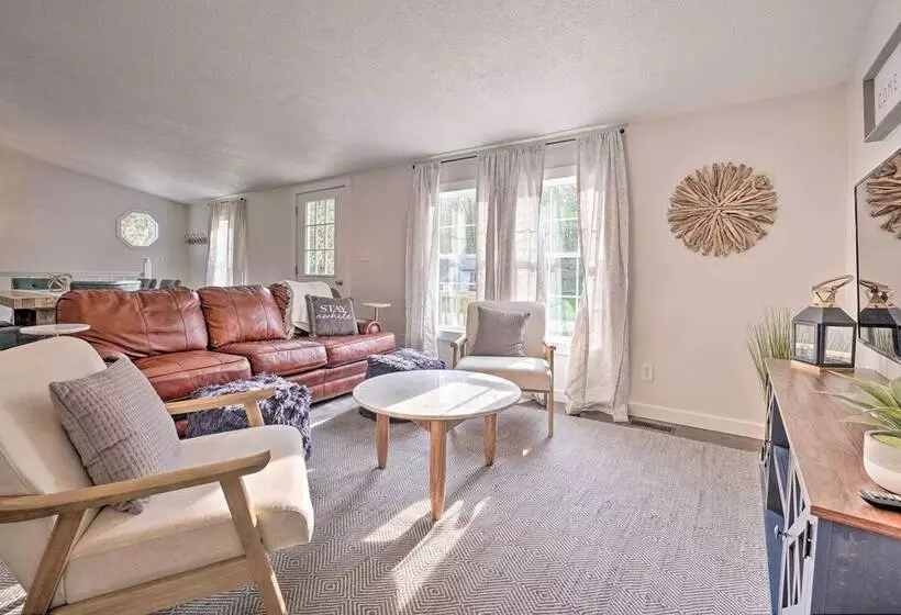 Breezy Coloma Getaway W/ Grill   1 Mi To Beaches!