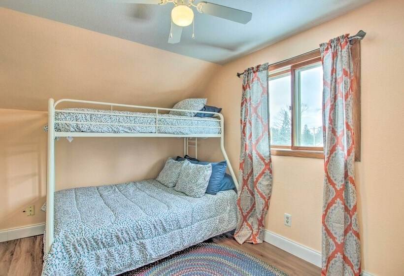 Bright Crosby Home   Walk To Main St & Beach!