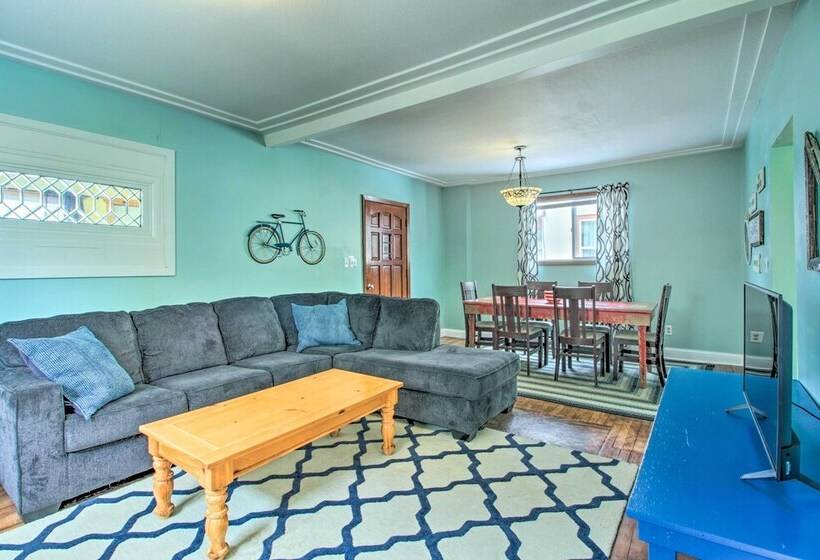 Bright Crosby Home   Walk To Main St & Beach!