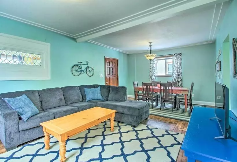 Bright Crosby Home   Walk To Main St & Beach!