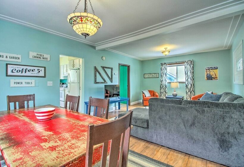 Bright Crosby Home   Walk To Main St & Beach!