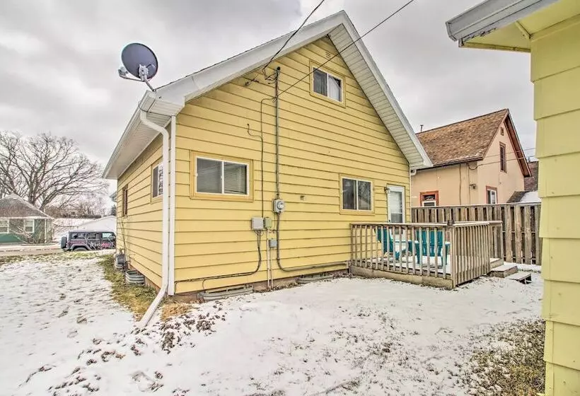 Bright Crosby Home   Walk To Main St & Beach!