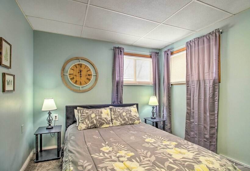 Bright Crosby Home   Walk To Main St & Beach!