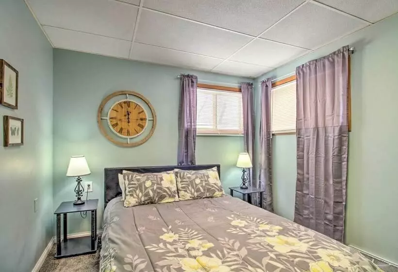 Bright Crosby Home   Walk To Main St & Beach!