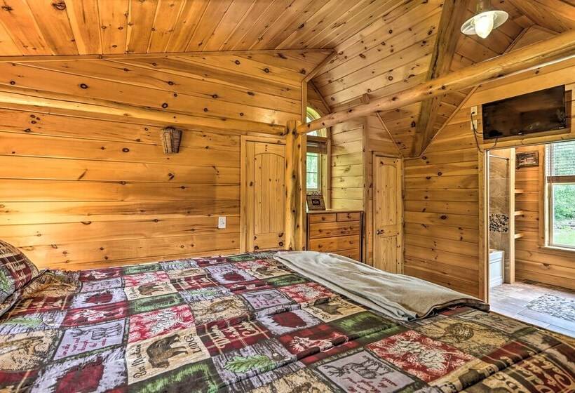 Porch, Fire Pit + Valley Views: Blakely Cabin!