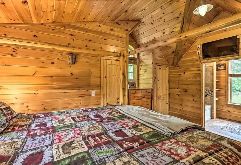 Porch, Fire Pit + Valley Views: Blakely Cabin!