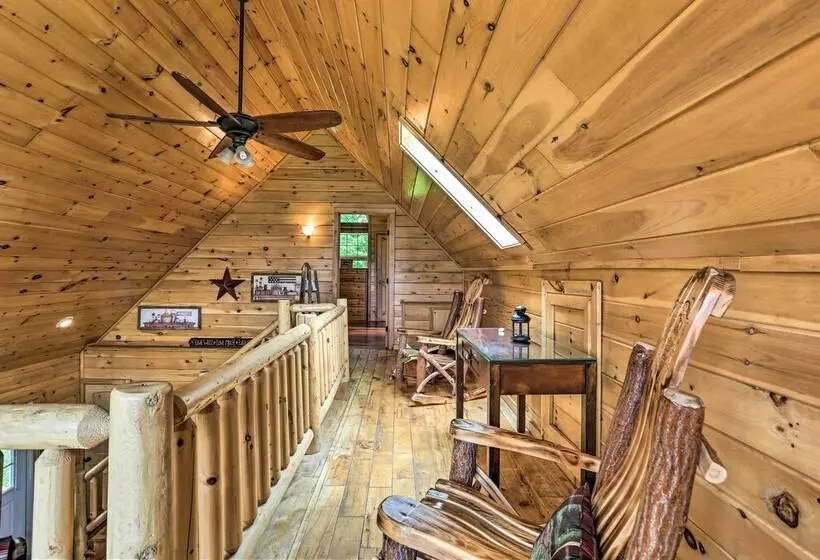 Porch, Fire Pit + Valley Views: Blakely Cabin!