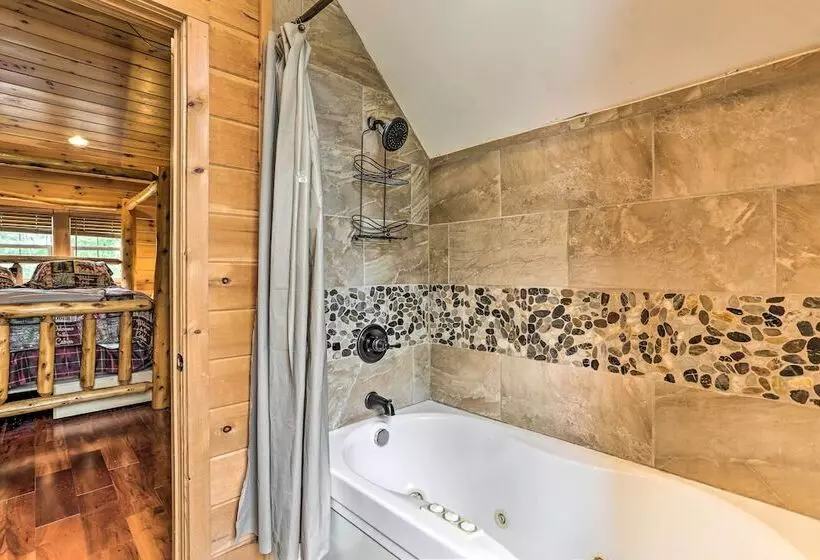 Porch, Fire Pit + Valley Views: Blakely Cabin!