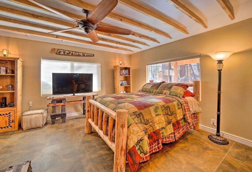 Cozy Cabin Retreat W/ Patio & Fenced Yard