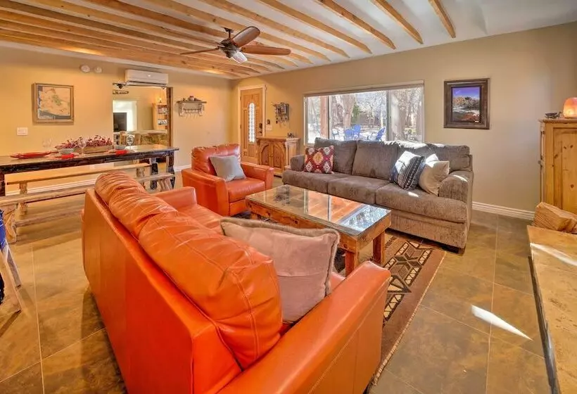 Cozy Cabin Retreat W/ Patio & Fenced Yard