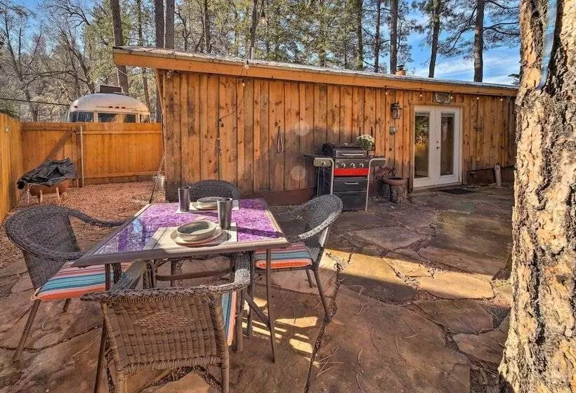 Cozy Cabin Retreat W/ Patio & Fenced Yard