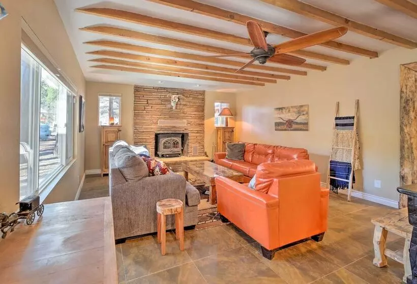 Cozy Cabin Retreat W/ Patio & Fenced Yard