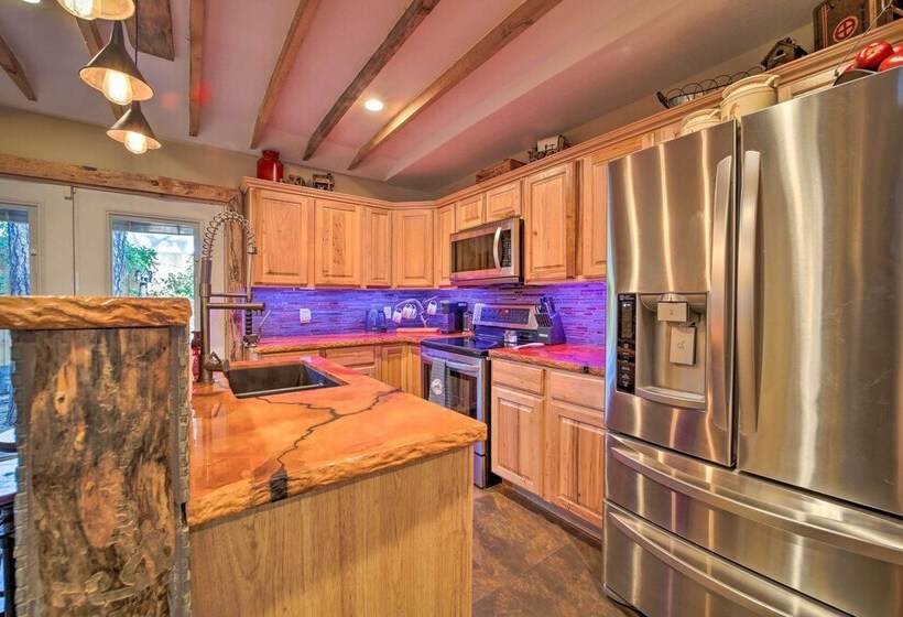 Cozy Cabin Retreat W/ Patio & Fenced Yard