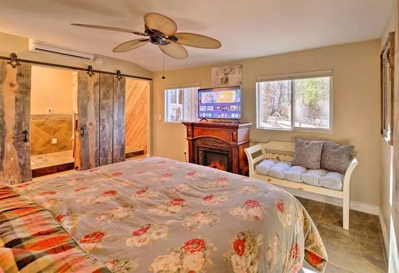 Cozy Cabin Retreat W/ Patio & Fenced Yard