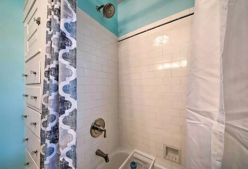 Classy Colonial House W/ Furnished Sunroom!