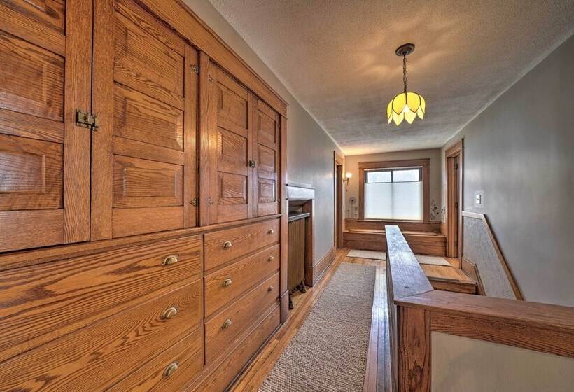 Classy Colonial House W/ Furnished Sunroom!