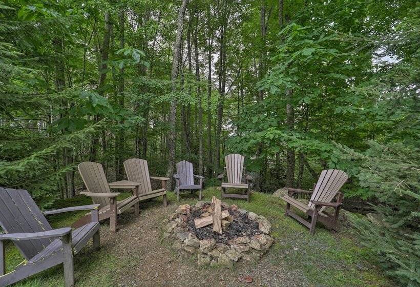 2 Decks & Fire Pit: Scenic Beech Mountain Retreat!