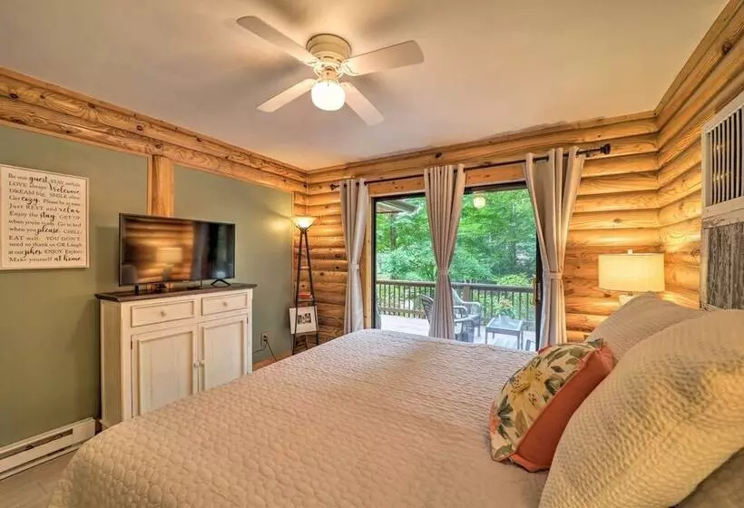 2 Decks & Fire Pit: Scenic Beech Mountain Retreat!