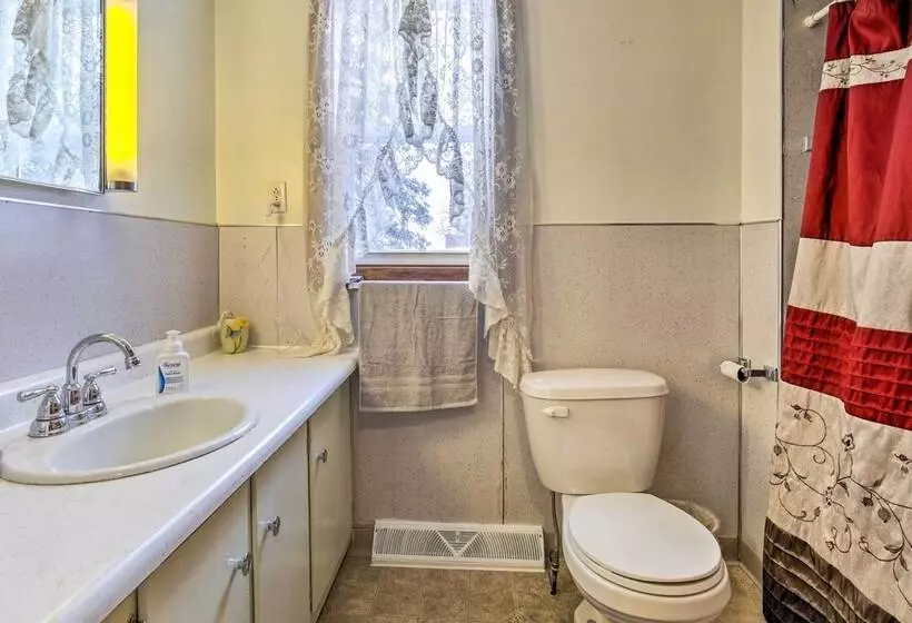 Cozy Chassell House   10 Mi To Portage Lake!