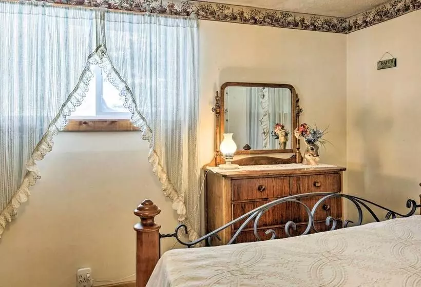 Cozy Chassell House   10 Mi To Portage Lake!