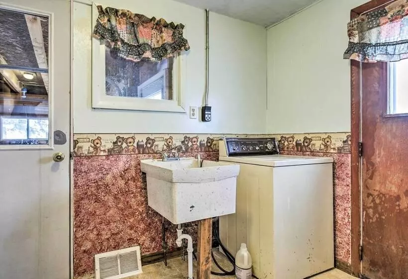 Cozy Chassell House   10 Mi To Portage Lake!