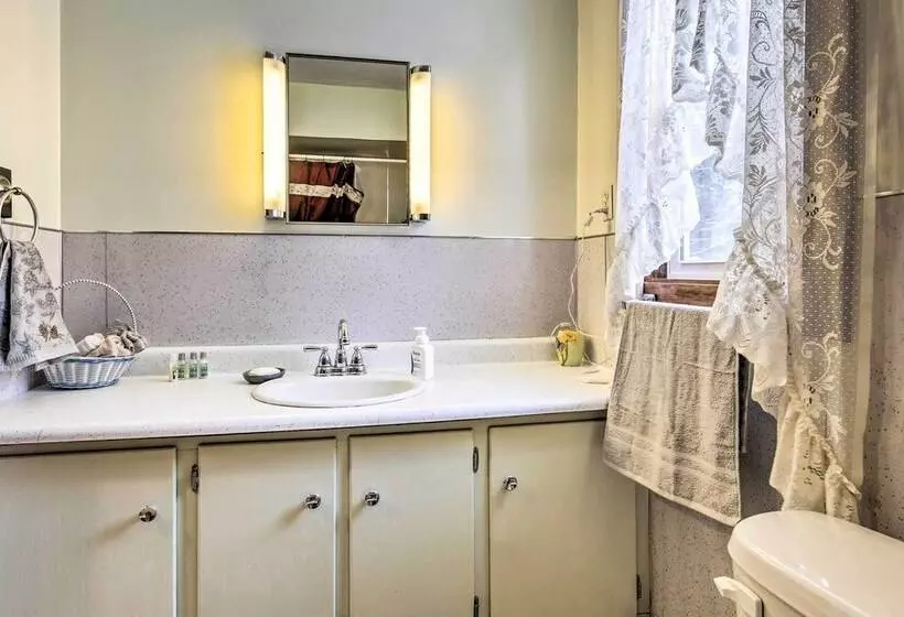 Cozy Chassell House   10 Mi To Portage Lake!