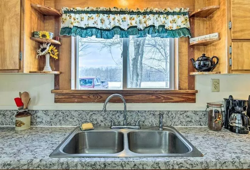 Cozy Chassell House   10 Mi To Portage Lake!