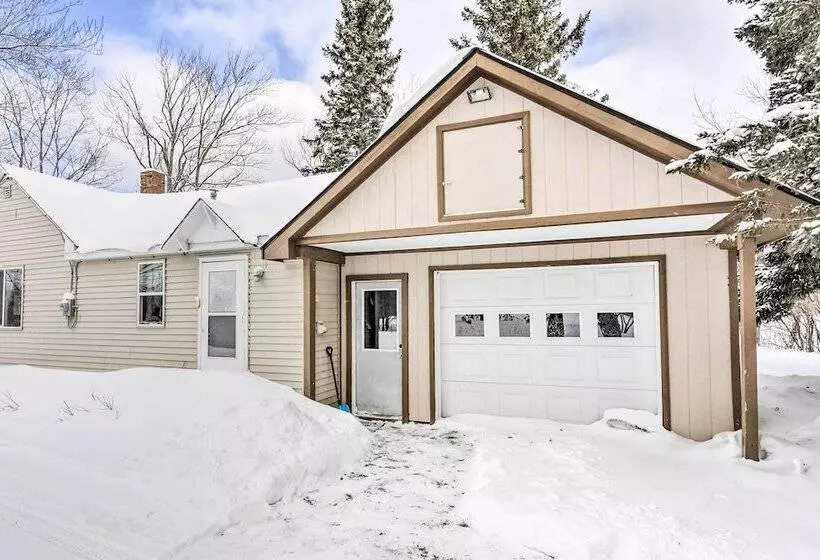 Cozy Chassell House   10 Mi To Portage Lake!