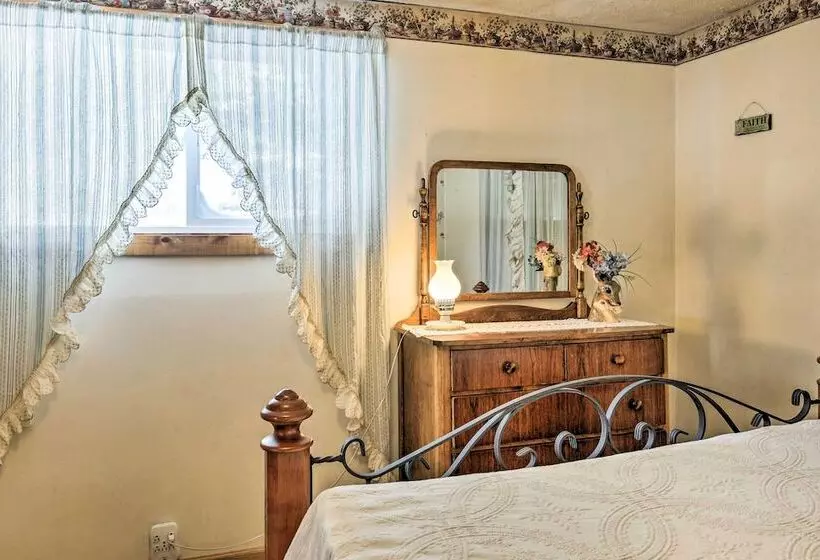 Cozy Chassell House   10 Mi To Portage Lake!