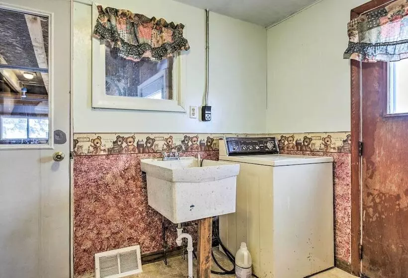 Cozy Chassell House   10 Mi To Portage Lake!