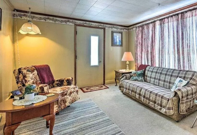 Cozy Chassell House   10 Mi To Portage Lake!