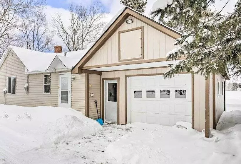 Cozy Chassell House   10 Mi To Portage Lake!