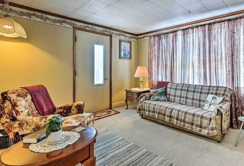 Cozy Chassell House   10 Mi To Portage Lake!