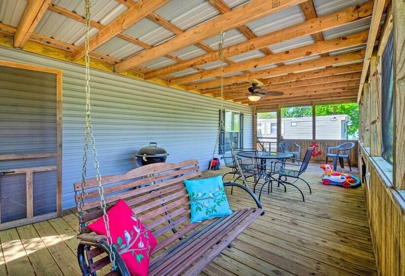 Cozy Hardin Retreat W/ Lake Kentucky View!