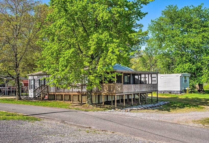 Cozy Hardin Retreat W/ Lake Kentucky View!