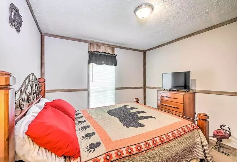 Cozy Hardin Retreat W/ Lake Kentucky View!