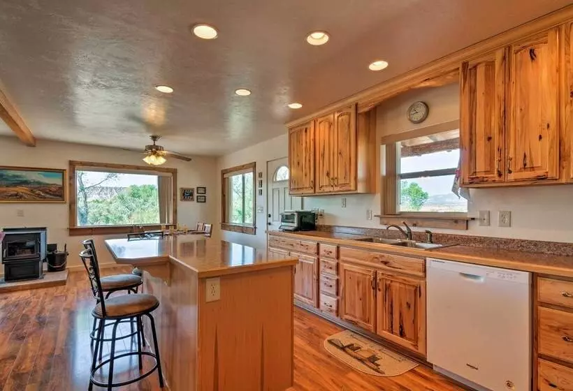 Cozy Henrieville Cabin: 18 Mi To Bryce Canyon Np!