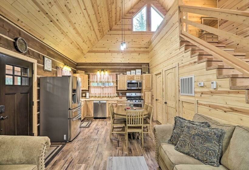 Cozy Homestead Cabin At Base Of Columbia Mountain!