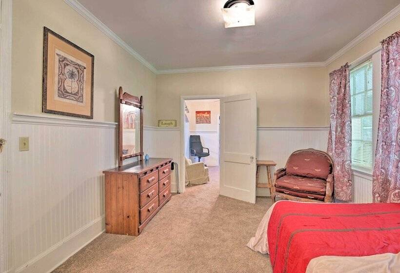 Cozy Montgomery Home: Just 2 Mi To Downtown!