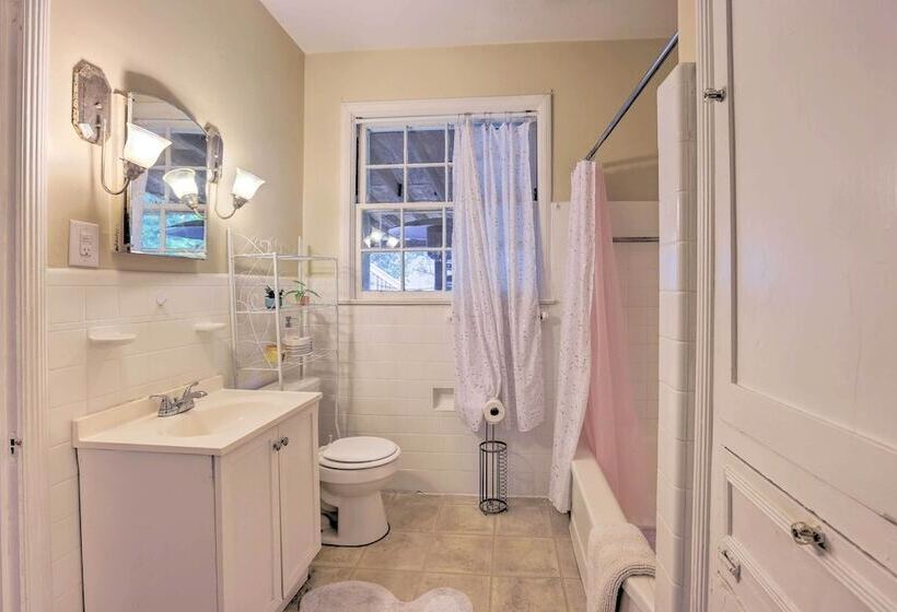 Cozy Montgomery Home: Just 2 Mi To Downtown!