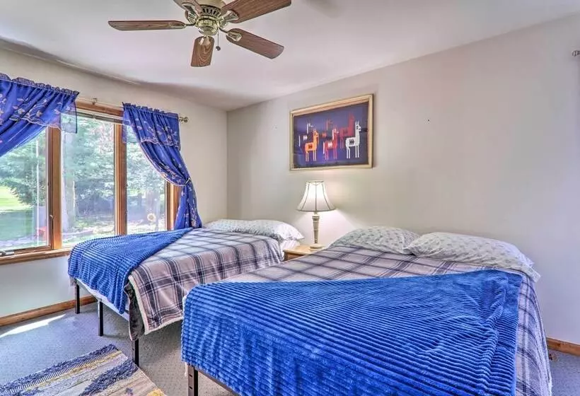 Fire Pit & Bbq: Elegant Split Rock Resort Getaway!