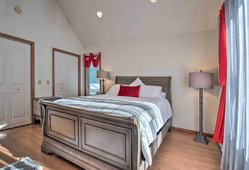 Fire Pit & Bbq: Elegant Split Rock Resort Getaway!