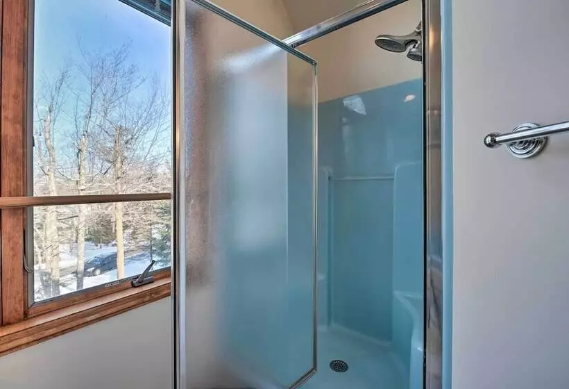 Fire Pit & Bbq: Elegant Split Rock Resort Getaway!