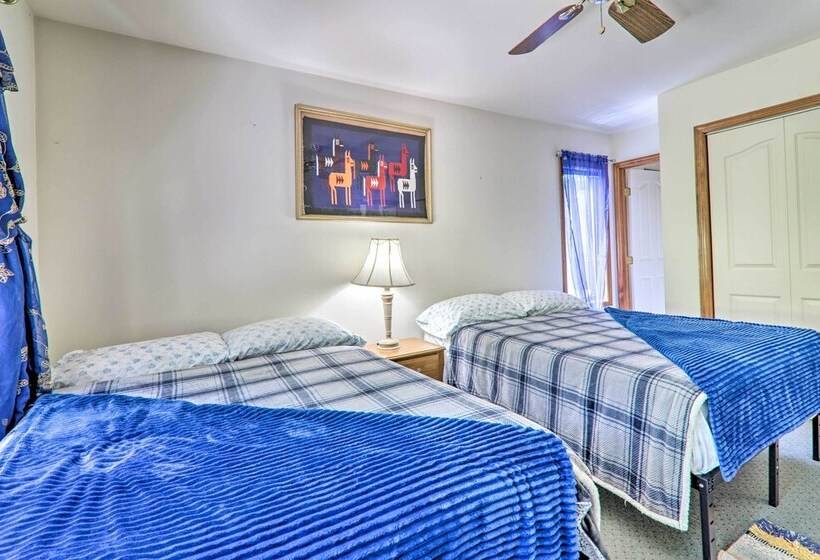 Fire Pit & Bbq: Elegant Split Rock Resort Getaway!