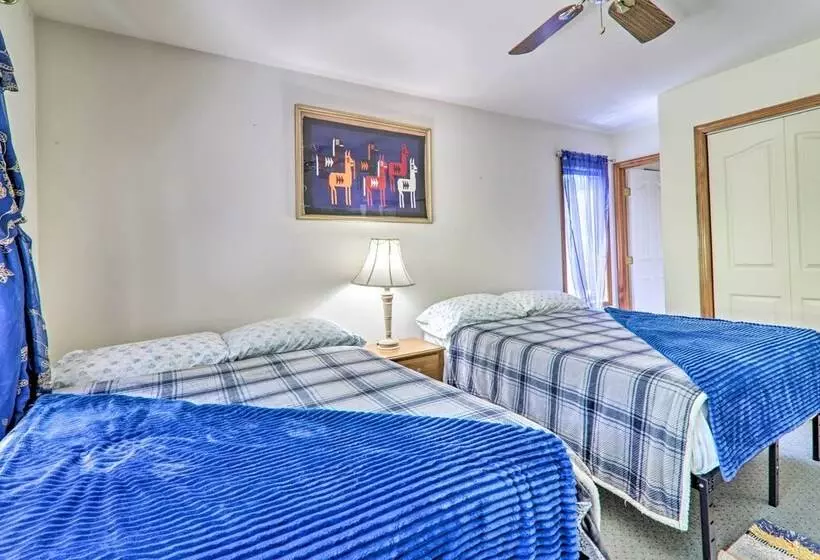 Fire Pit & Bbq: Elegant Split Rock Resort Getaway!