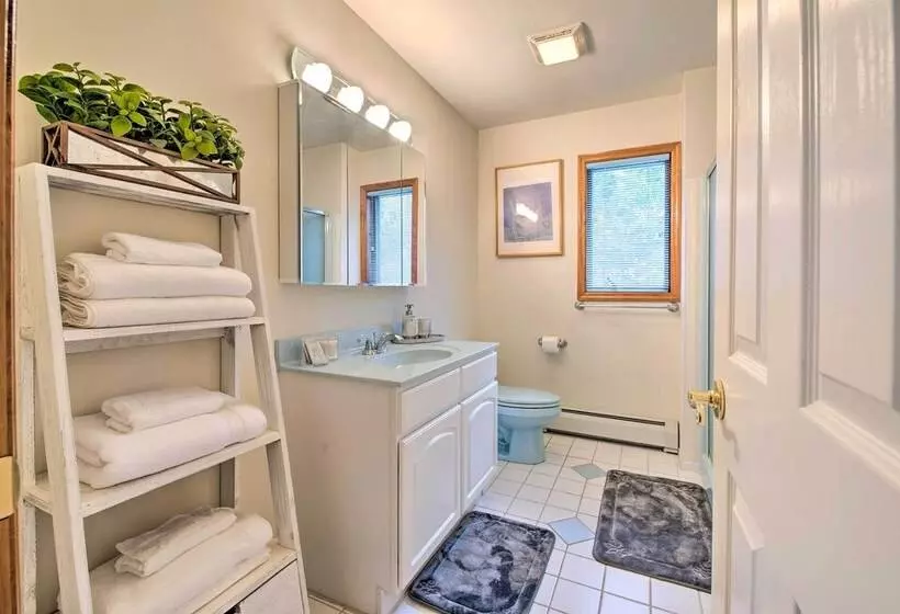 Fire Pit & Bbq: Elegant Split Rock Resort Getaway!